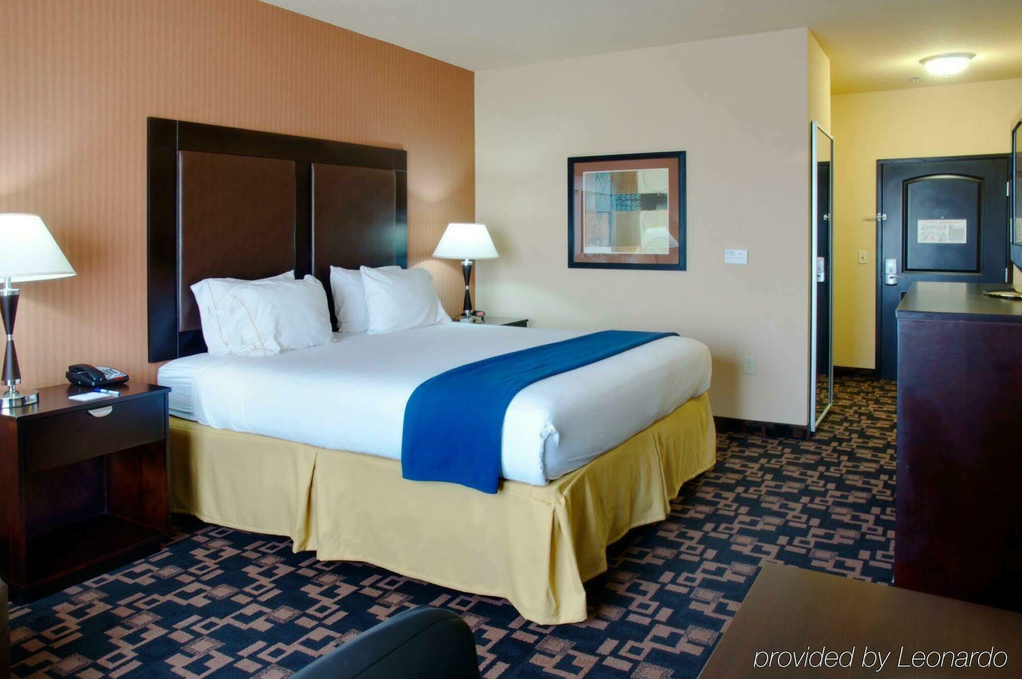 Holiday Inn Express Hotel & Suites Huntsville, An Ihg Hotel Room photo